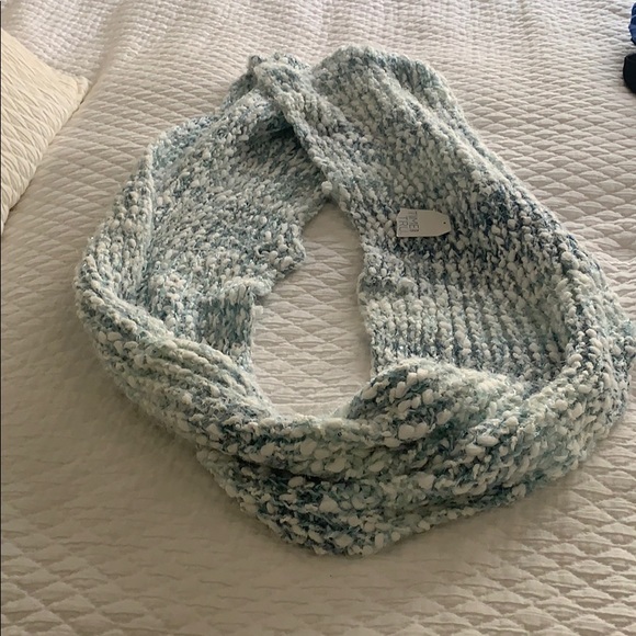 Large circle scarf - Picture 2 of 2